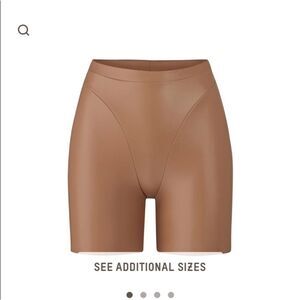 NWT SKIMS FAUX LEATHER BIKE SHORT IN SIENNA SIZE XS